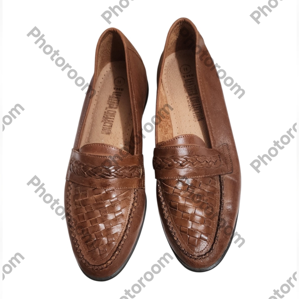 The leather collection men's classic brown. Loafers slip around.